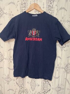Your Basic: vintage Amsterdam y2k shirt